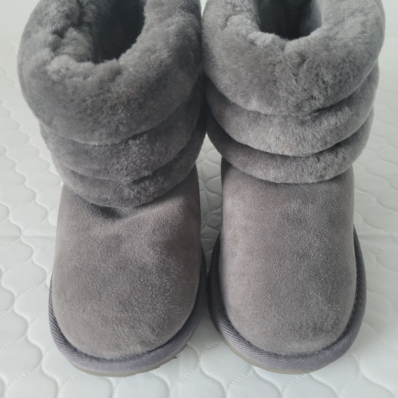 UGG Boots Girls T Pluffed Mini Quilted Gray Size 13 - Picture 2 of 15
